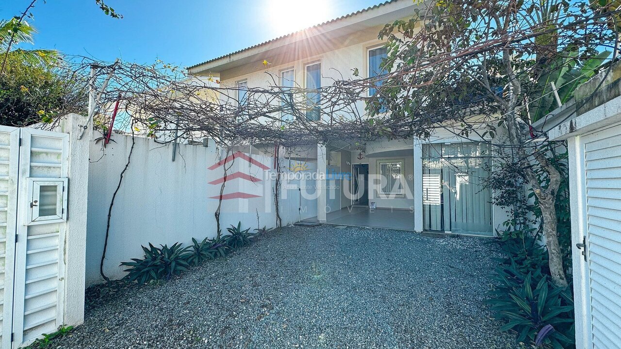 Casa para aluguel de temporada em Bombinhas (Praia de Bombinhas)