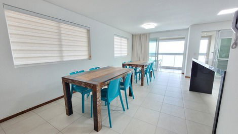 Apartamento amplo e espaçoso frente mar em Balneário Piçarras