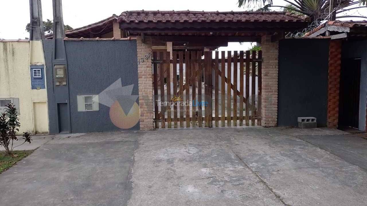 Casa para alquiler de vacaciones em Caraguatatuba (Praia das Palmeiras)