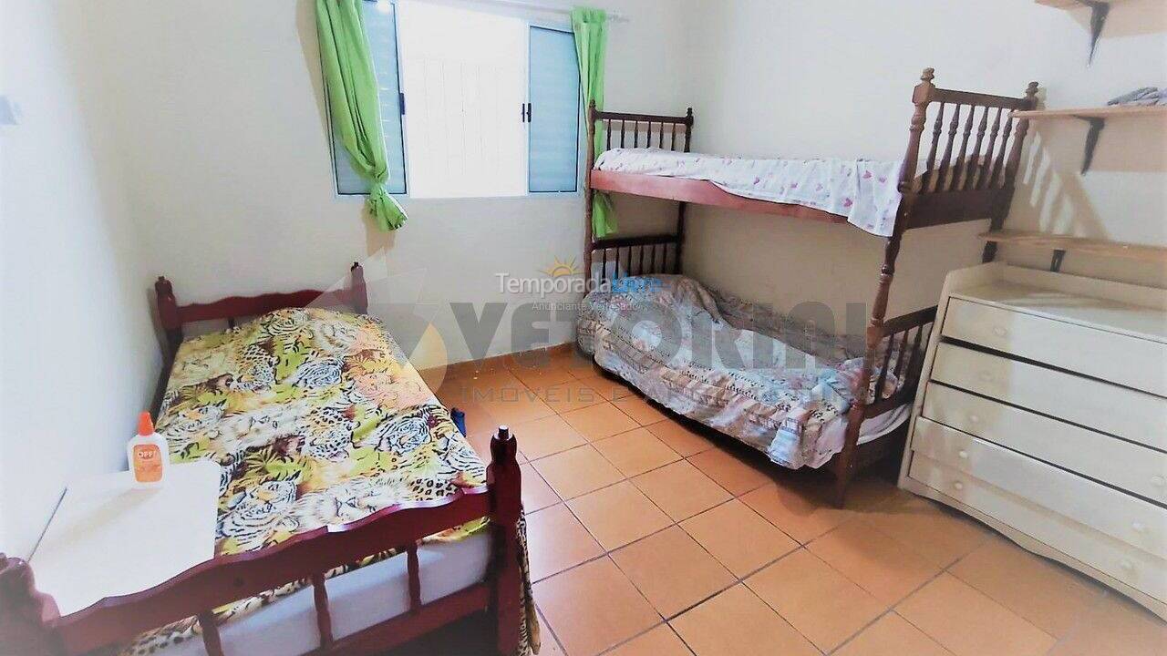 Casa para aluguel de temporada em Caraguatatuba (Praia das Palmeiras)