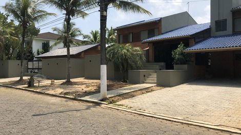 Casa para alugar em Guarujá - Jardim Acapulco