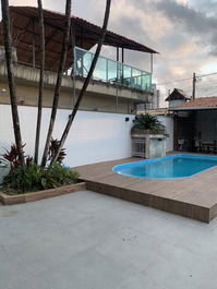 Casa con piscina y barbacoa