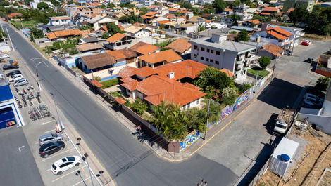 Hermosa y cómoda casa con piscina y 5 habitaciones en la playa de Bombas