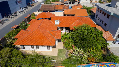 Hermosa y cómoda casa con piscina y 5 habitaciones en la playa de Bombas