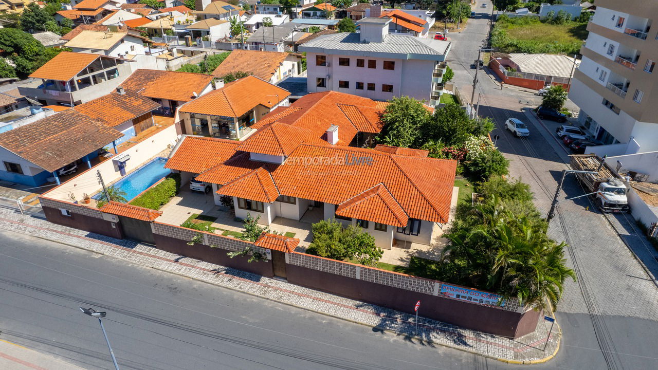 Casa para alquiler de vacaciones em Bombinhas (Praia de Bombas)