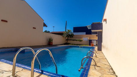 Beautiful and comfortable house with pool and 5 bedrooms on Bombas beach