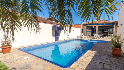 Beautiful and comfortable house with pool and 5 bedrooms on Bombas beach