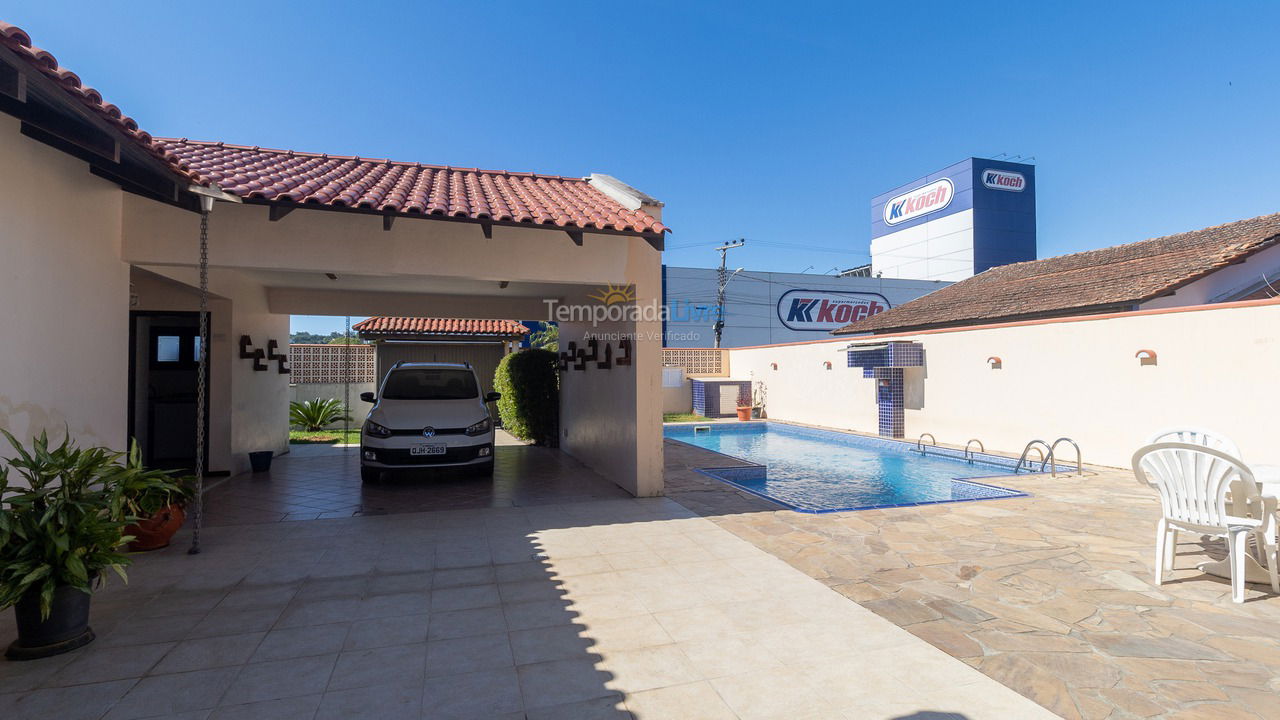 Casa para alquiler de vacaciones em Bombinhas (Praia de Bombas)