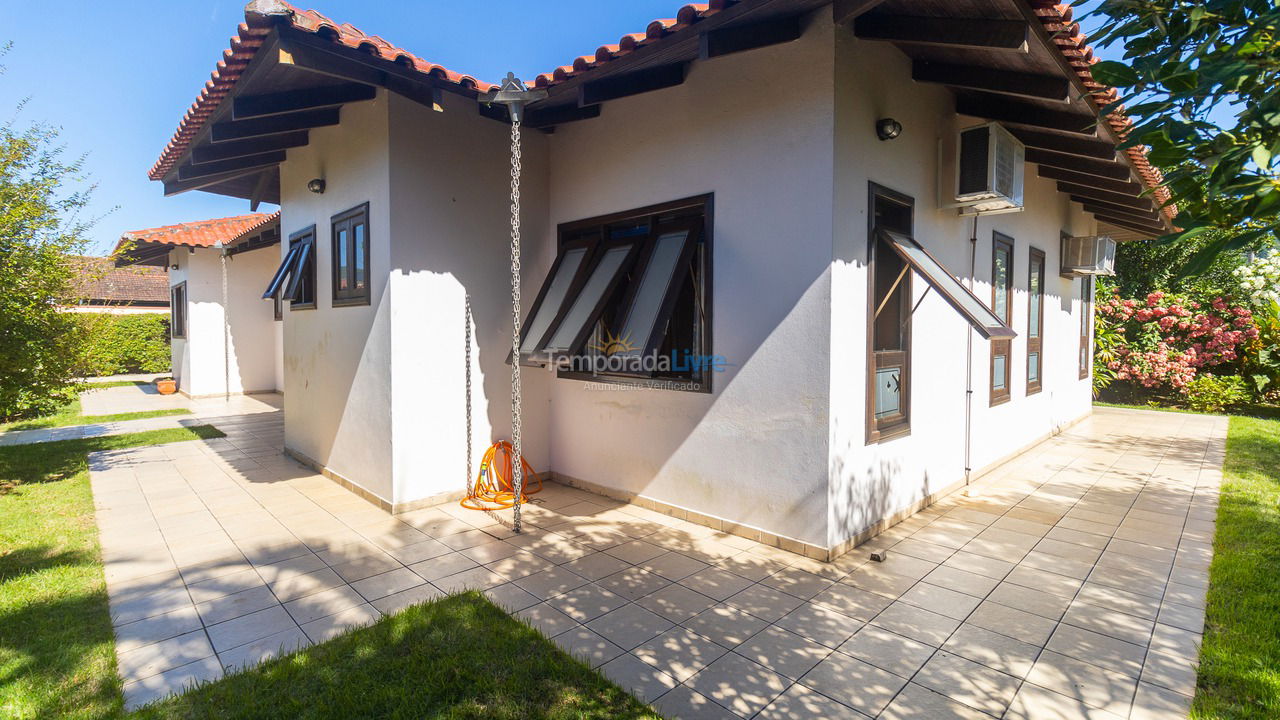 House for vacation rental in Bombinhas (Praia de Bombas)