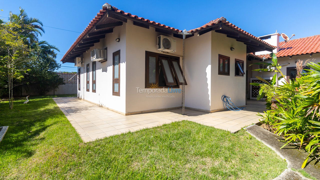 Casa para alquiler de vacaciones em Bombinhas (Praia de Bombas)