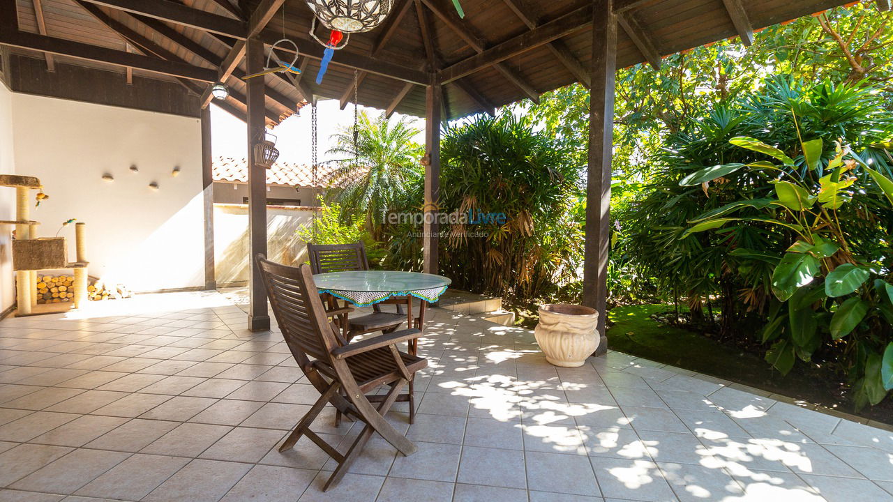 Casa para alquiler de vacaciones em Bombinhas (Praia de Bombas)