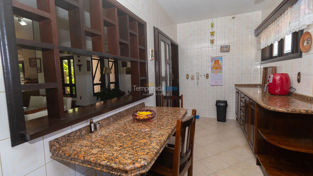 House for vacation rental in Bombinhas (Praia de Bombas)