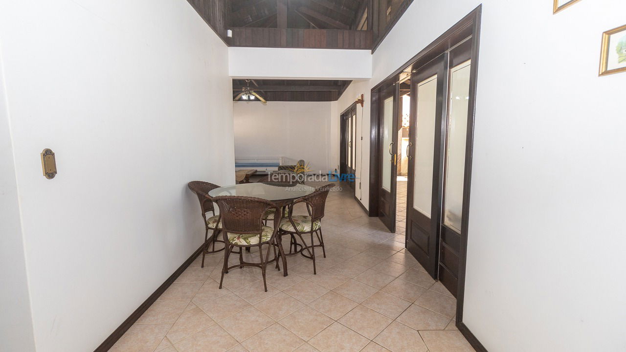 House for vacation rental in Bombinhas (Praia de Bombas)