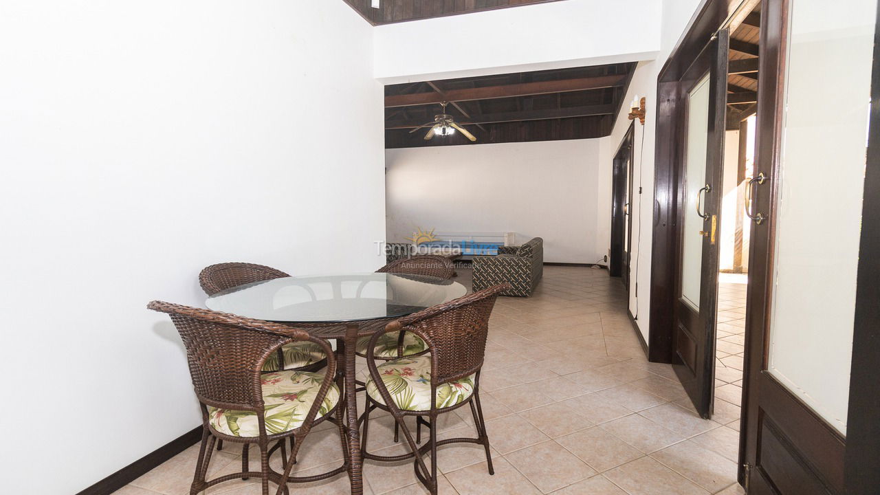 House for vacation rental in Bombinhas (Praia de Bombas)