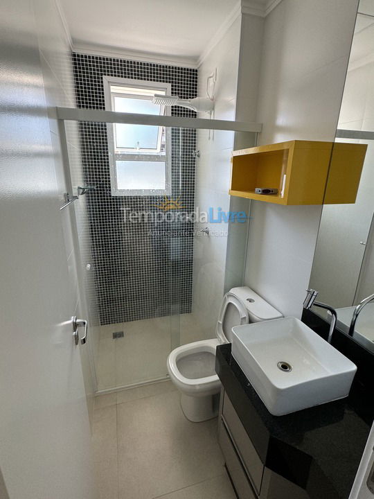 Apartamento para aluguel de temporada em Ubatuba (Praia das Toninhas)