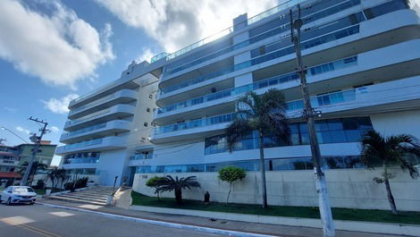 Beautiful and comfortable 4 bedroom apartment facing the sea