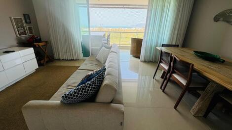 Beautiful and comfortable 4 bedroom apartment facing the sea