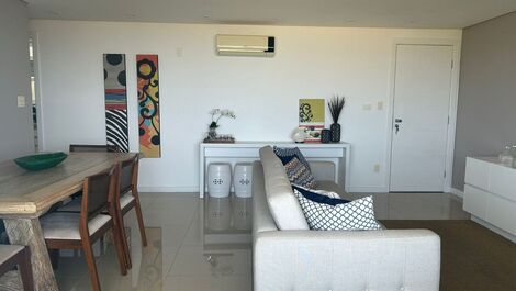 Lindo e confortável apartamento de 4 quartos em frente para o mar