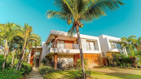 Beachfront Mansion in Guarajuba-BA