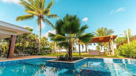 Beachfront Mansion in Guarajuba-BA