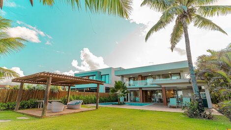 Beachfront Mansion in Guarajuba-BA