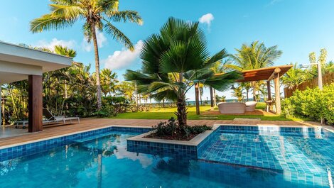 Beachfront Mansion in Guarajuba-BA