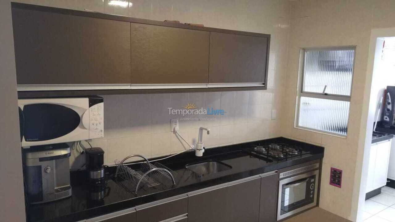 Apartamento para aluguel de temporada em Itapema (Meia Praia)