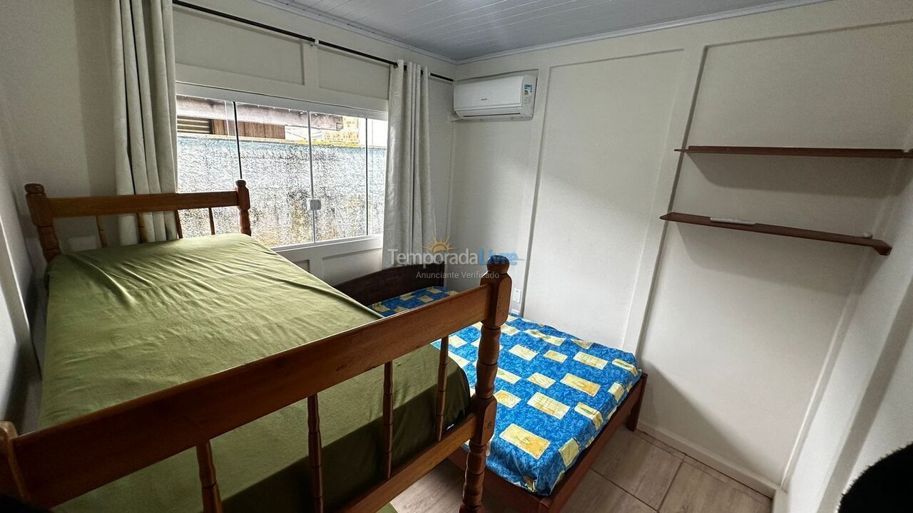 Casa para aluguel de temporada em Guaratuba (Coroados)