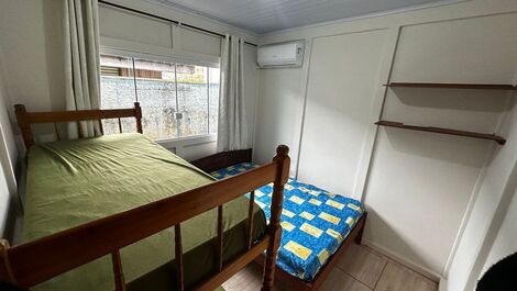 Casa com Piscina para 12 pessoas á 300 mts do mar!
