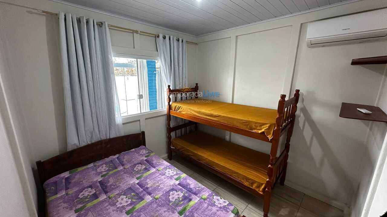 Casa para aluguel de temporada em Guaratuba (Coroados)