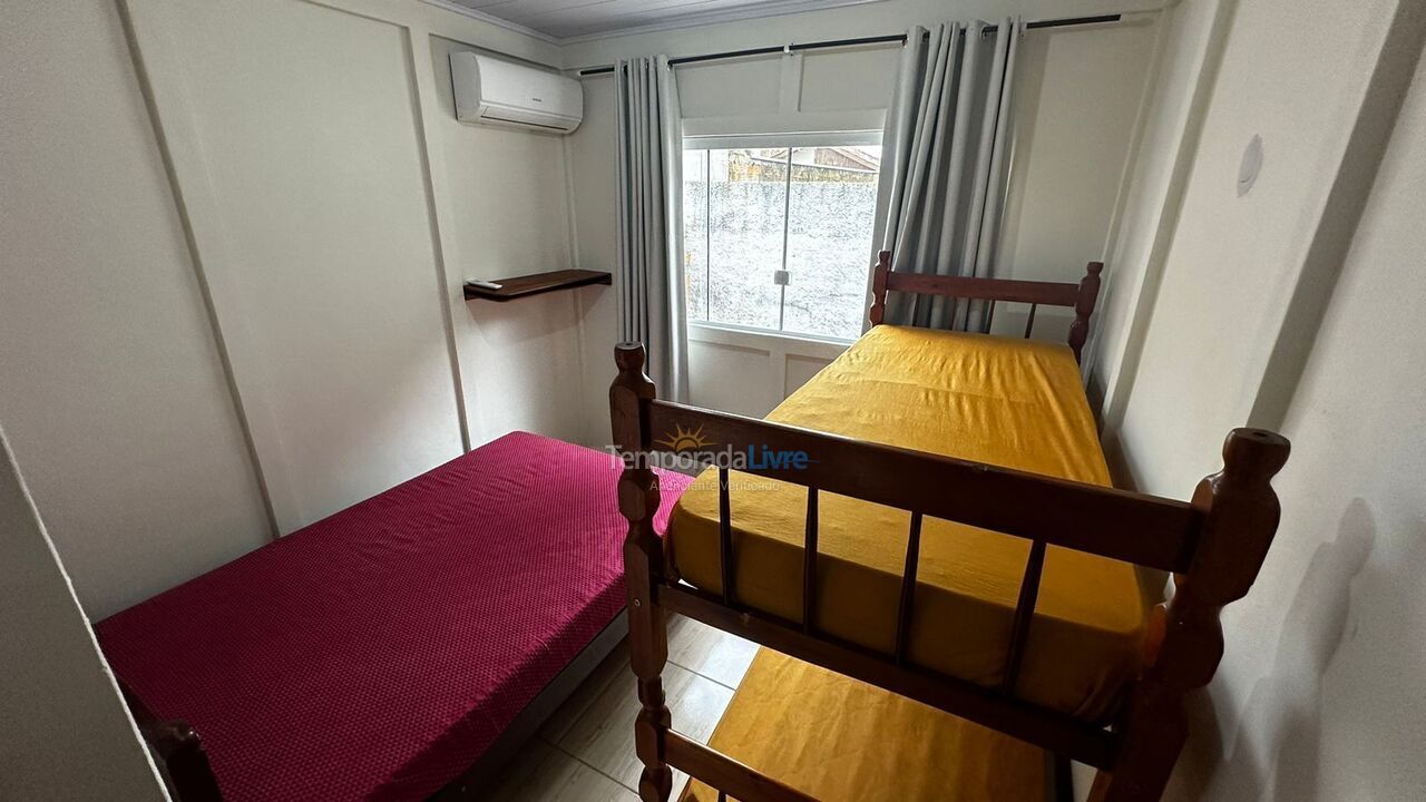 Casa para aluguel de temporada em Guaratuba (Coroados)