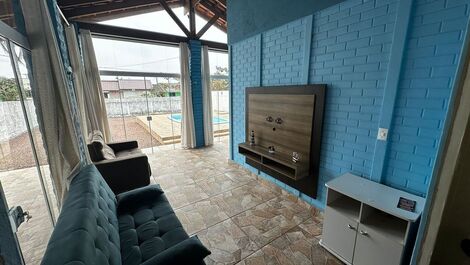 Casa com Piscina para 12 pessoas á 300 mts do mar!