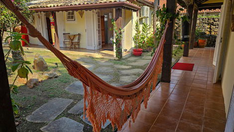 "Casa Aconchegante com Piscina e Comodidades, Pertinho da Praia"