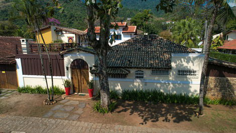 "Casa Aconchegante com Piscina e Comodidades, Pertinho da Praia"