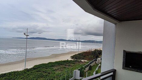 Apartamento frente mar em Itapema