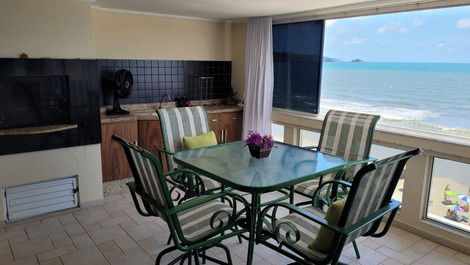 ¡Apartamento frente al mar!