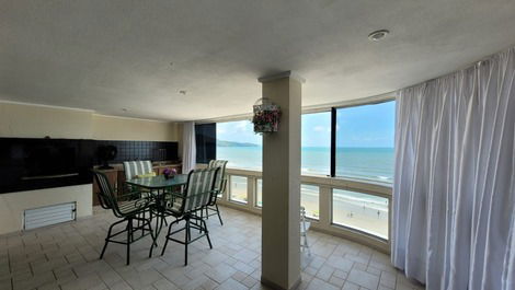 Sea Front Apartment!