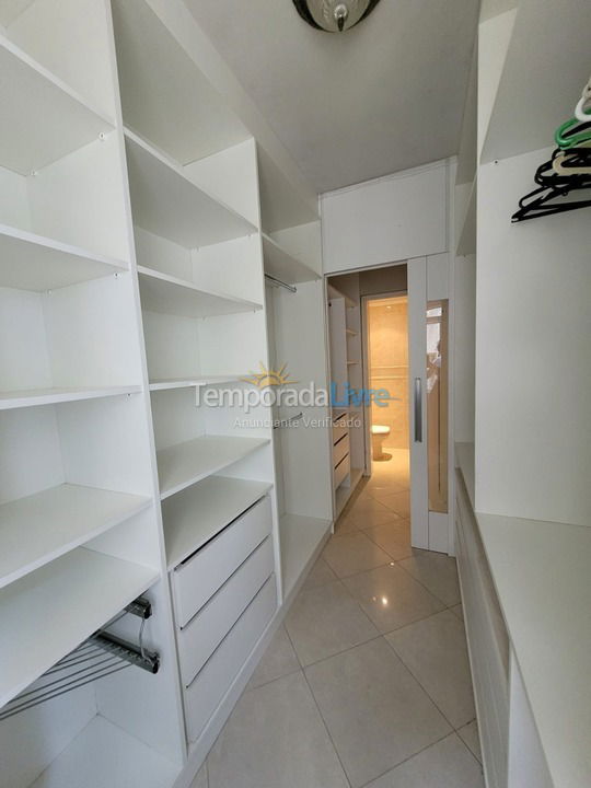 Apartamento para aluguel de temporada em Itapema (Meia Praia)