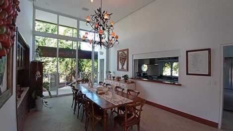 House with sea view from the pool, inside the Baleiao condominium