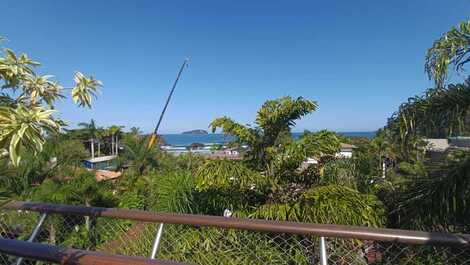 Casa con vista al mar desde la piscina, dentro del condominio Baleiao