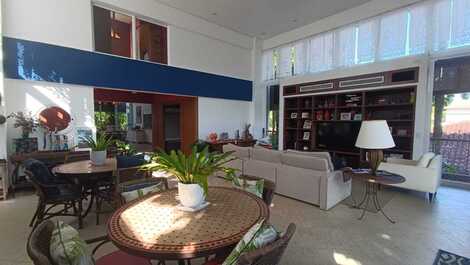 House with sea view from the pool, inside the Baleiao condominium