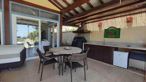 House in a condominium facing the sea in Camburizinho