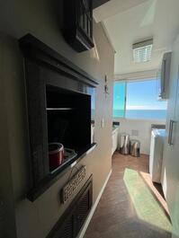 Apartamento 3 suítes frente mar na Meia Praia