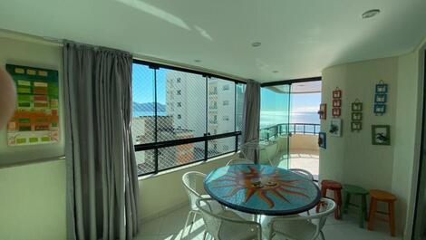 3 bedroom beachfront apartment in Meia Praia