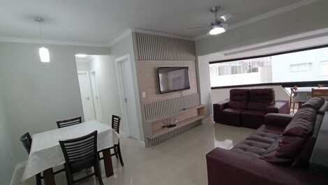 Apartamento quadra mar 3 dormitórios na Meia Praia