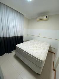 Apartamento quadra mar 3 dormitórios na Meia Praia