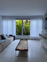 House facing the sea in condominium