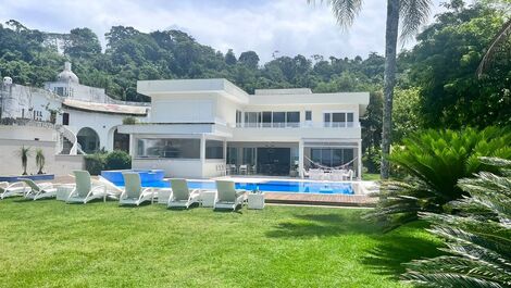 House facing the sea in condominium