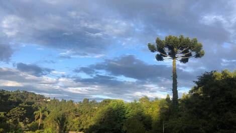 Linda residência em Campos do Jordão-SP