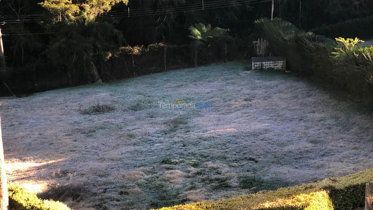 Casa para alquiler de vacaciones em Campos do Jordão (Vale Encantado)